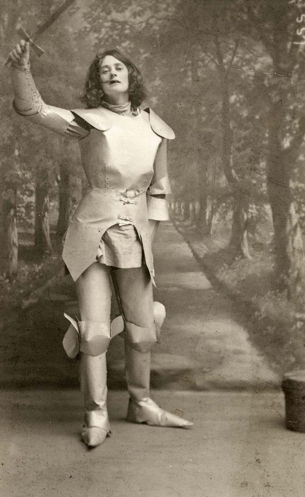 Countess Markievicz as Joan of Arc in suffrage pageant, Photo by Roe McMahon, 1914. Courtesy of the National Library of Ireland.